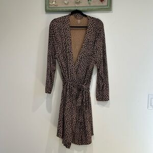 Adonna Woman plus 16-18 animal leopard print mob wife house robe w matching belt